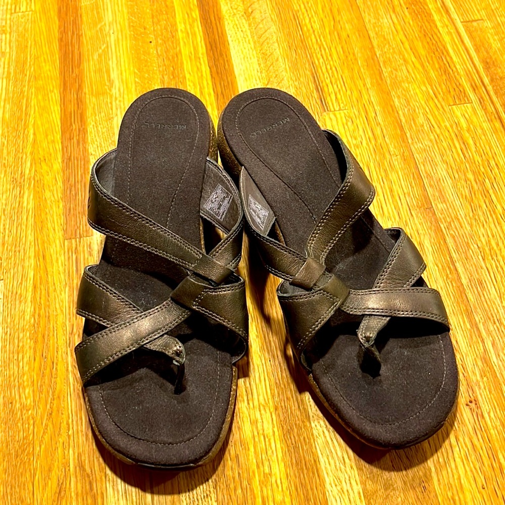 Merrell Sundial Cross antique brass sandals